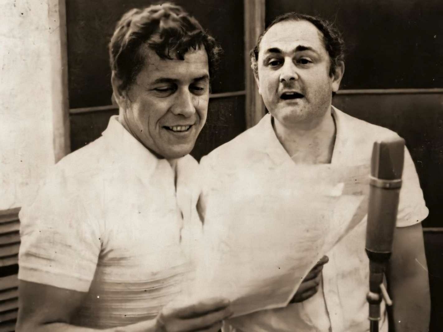 Peter Gažo (vľavo) a Ján Kado, hlavní protagonisti  zábavnej relácie košického rozhlasu Maratón.