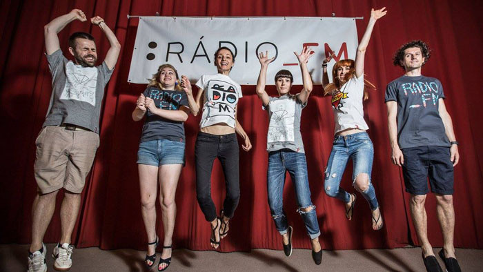 Rádio_FM má novú letnú kolekciu brandovaných tričiek