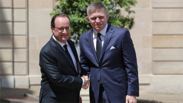 Р. Фицо и Ф. Олланд встретятся в августе в Париже