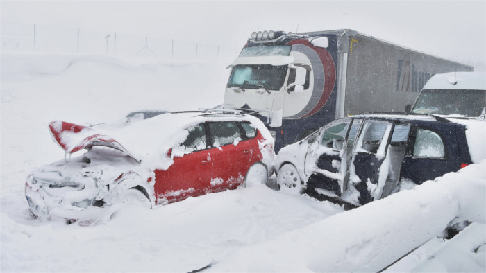 Возвращение зимы не порадовало словацких водителей и аграриев