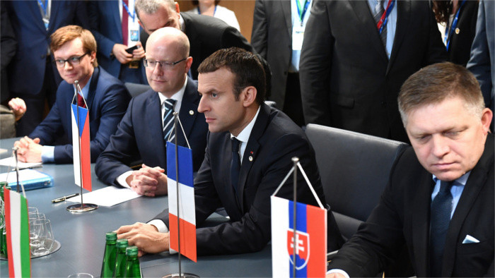 Predstavitelia V4 rokovali s francúzskym prezidentom