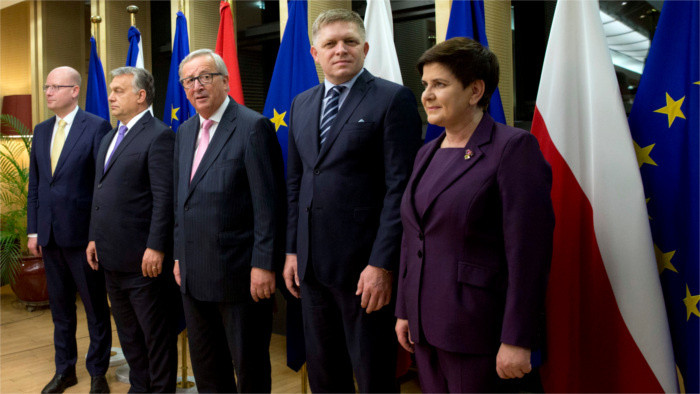 Cena de los líderes del V4 con Juncker ha sido constructiva, según Fico