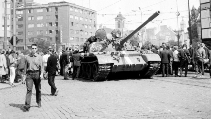 Se conmemoran 49 años de la ocupación de Checoslovaquia por las tropas del Pacto de Varsovia