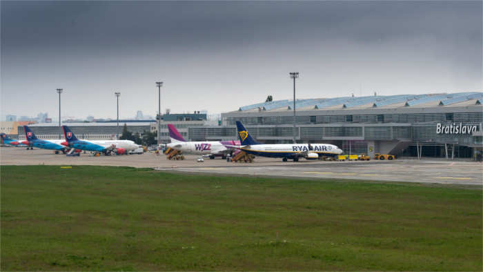 За прошлый месяц аэропорт Братиславы обслужил 100 тысяч пассажиров