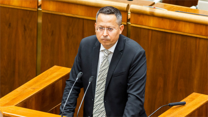 Kamenický avisa que no será posible un presupuesto equilibrado 