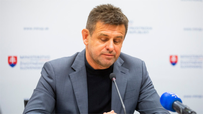 Министр экологии Л. Шоймош подал в отставку