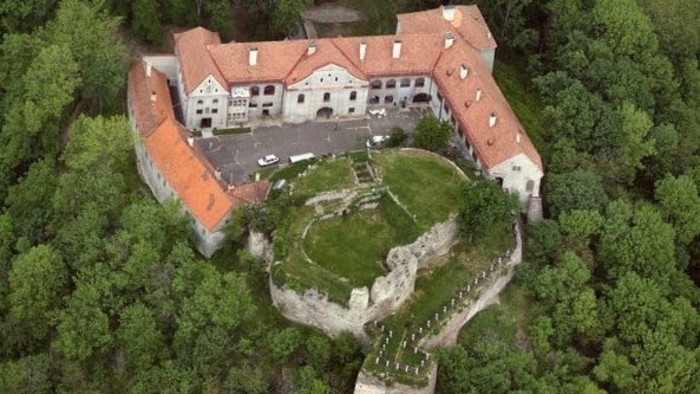Obnova gotického hradu Modrý Kamen