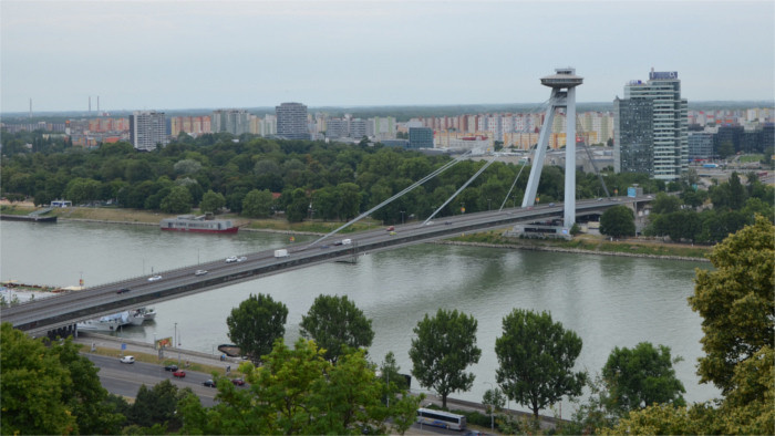 UFO über Bratislava: 50 Jahre Brücke des Slowakischen Nationalaufstandes