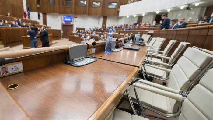 Октябрьская сессия парламента завершилась досрочно
