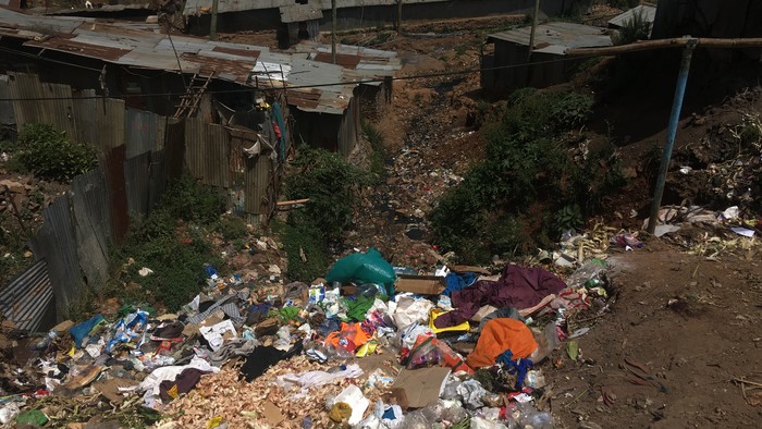 Odpadky v Kibere .jpg
