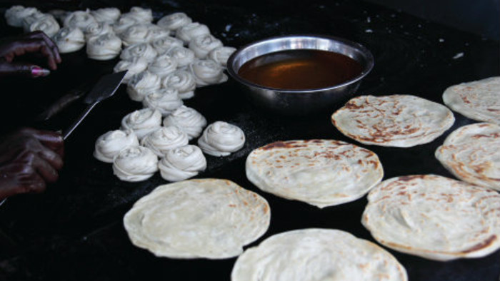SHAKTI_FB_Shakti_Trails_Kerala_Fort_Cochin_street_food_cooking_parantha_Janik.JPG