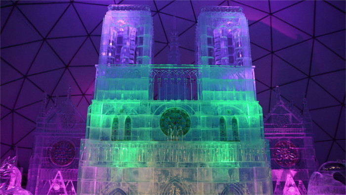 Visitamos la catedral de Notre-Dame de hielo en Hrebienok