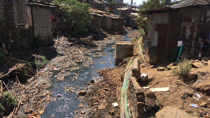 Kibera kanal 2.jpg