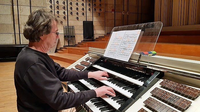 An der größten Orgel der Slowakei zu Gast: Willibald Guggenmos