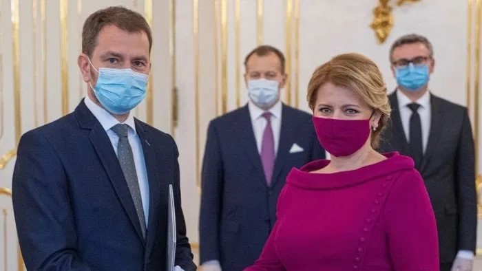 Slovakia: country where politicians embraced face-masks  