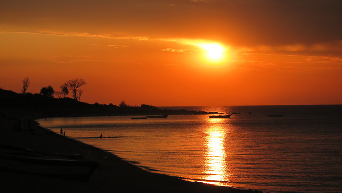 Zapad slnka pri Malawskom jazere.JPG
