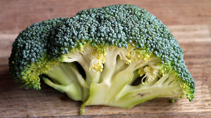 Brokolicová polievka a mrkvová halva