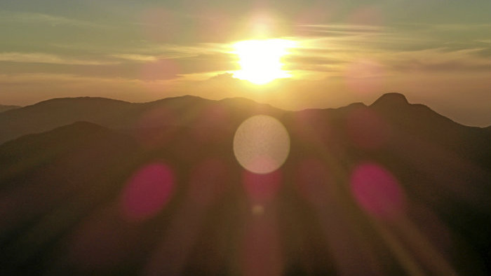 Východ slnka z vrcholu Adamovej hory.jpg