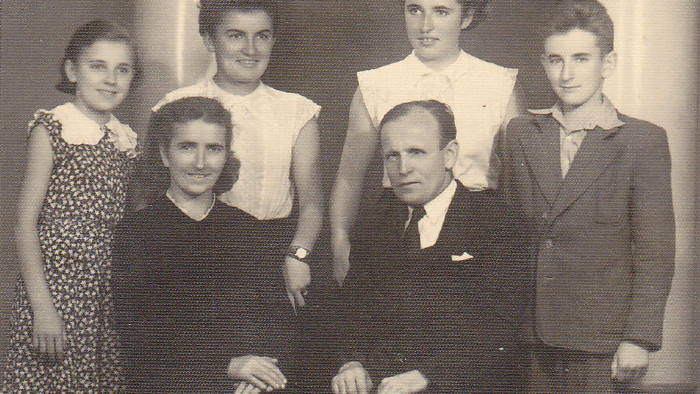Mária a Jozef Chladní so svojimi deťmi.jpg