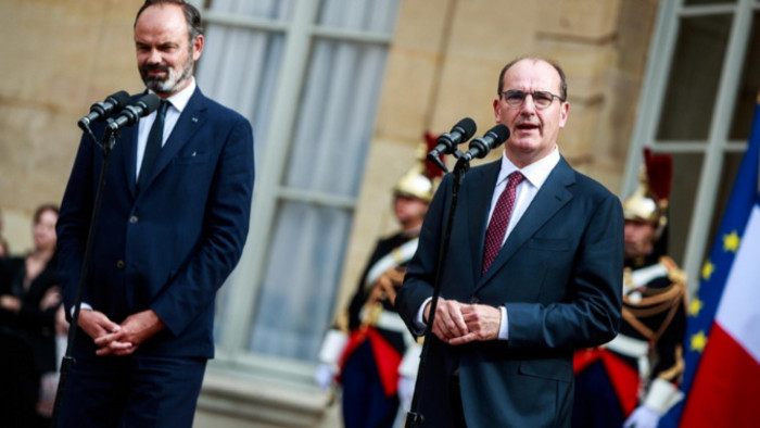 Pénteken lemondott a francia miniszterelnök