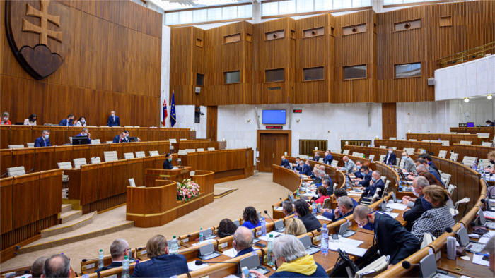 Парламент одобрил повторное продление ЧП