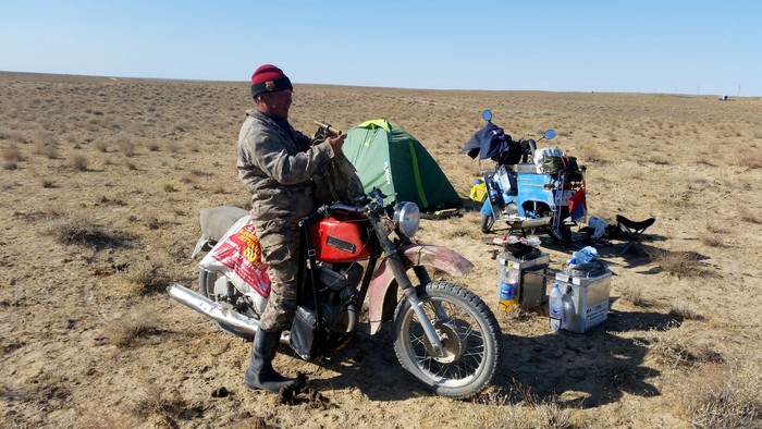 Jeden z mála motorkárov v Kazachstane.jpg