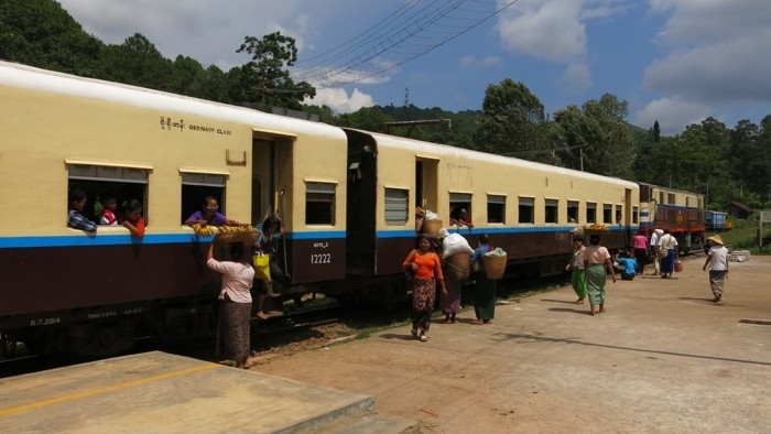 vlak_mjanmarsko.jpg