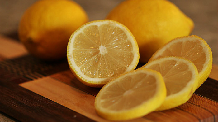 Čistíme kôru z chemicky ošetrených citrusov