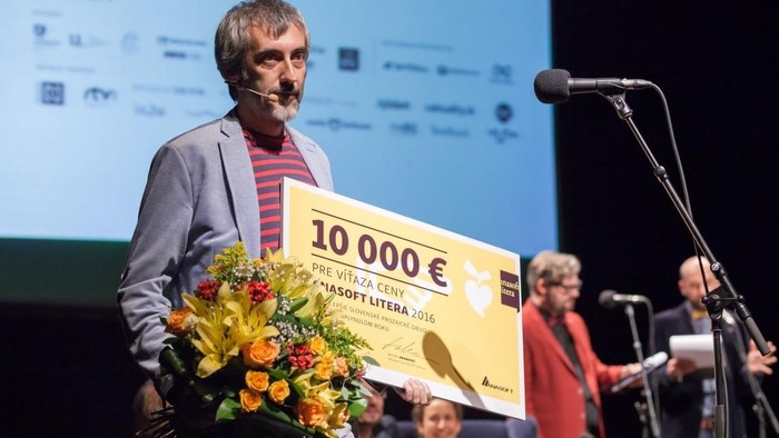 Víťazom Ceny Anasoft litera 2016 sa stal Peter Macsovszky
