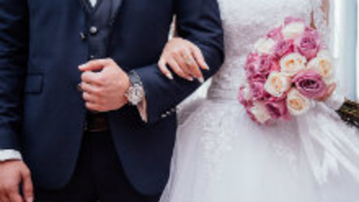 Glosa: Postrehy svadobného hosťa