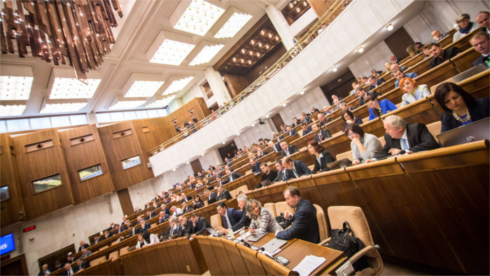El Parlamento eslovaco debate por procedimiento de urgencia la propuesta para derogar el decreto de Amnistía de Vladimir Mečiar 