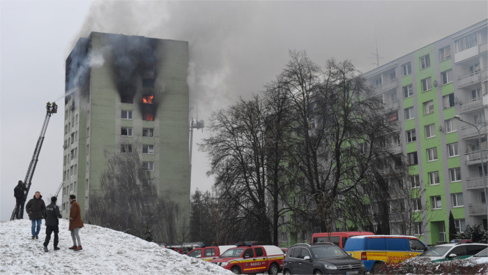 Explosión de gas en edificio de Prešov causa víctimas mortales 