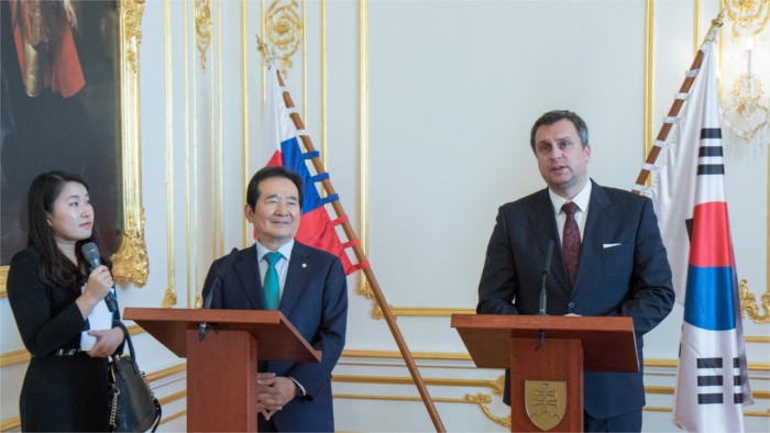 El presidente de la Asamblea Nacional de Corea del Sur, Chung Se-kyun se encuentra de visita a Eslovaquia