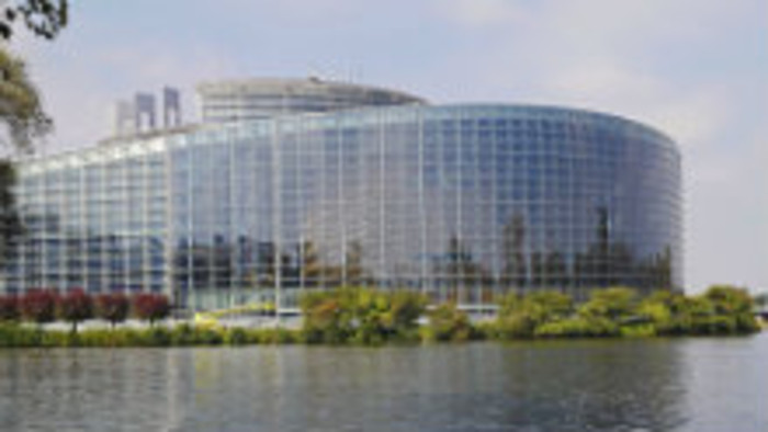 K veci: EP schválil novú smernicu o zbraniach