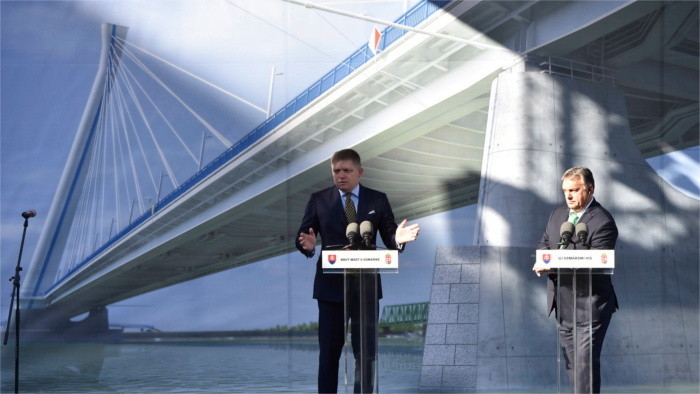 Orban und Fico setzen Spatenstich für neue Brücke in Komarno