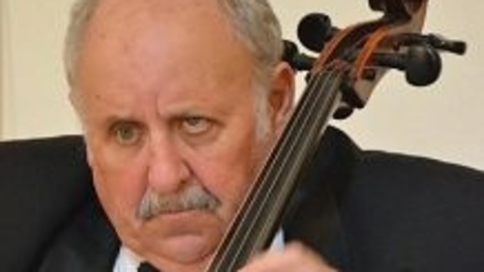 Hudobníci - violončelista Juraj Alexander
