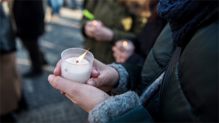 Manifestation de bougies – Journée de la lutte pour les droits de l’homme