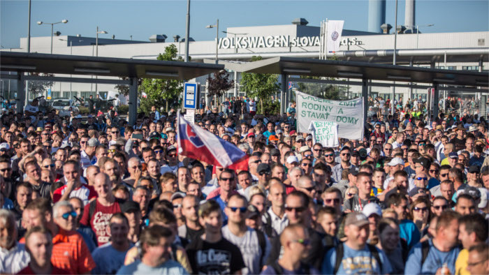 Continúa la huelga en Volkswagen Slovakia