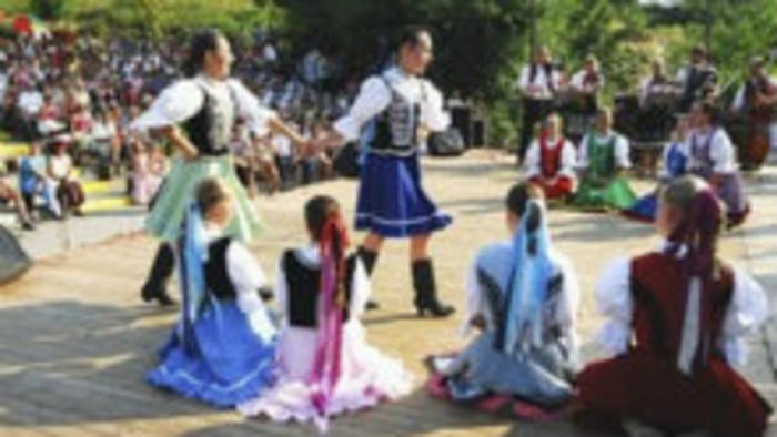 Dievčatá z Gabčíkova za folklórom dochádzajú