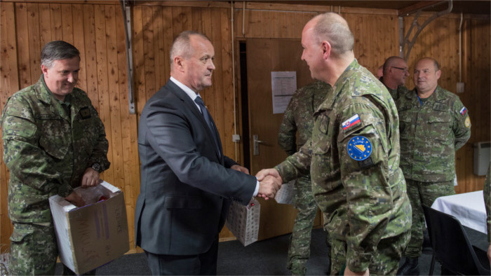 Le ministre de la défense rend visite aux militaires slovaques en Bosnie-Herzégovine