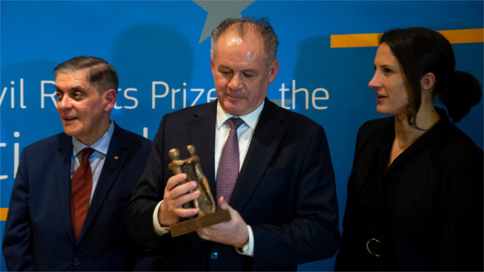 President receives European Civil Rights Prize of Sinti and Roma 