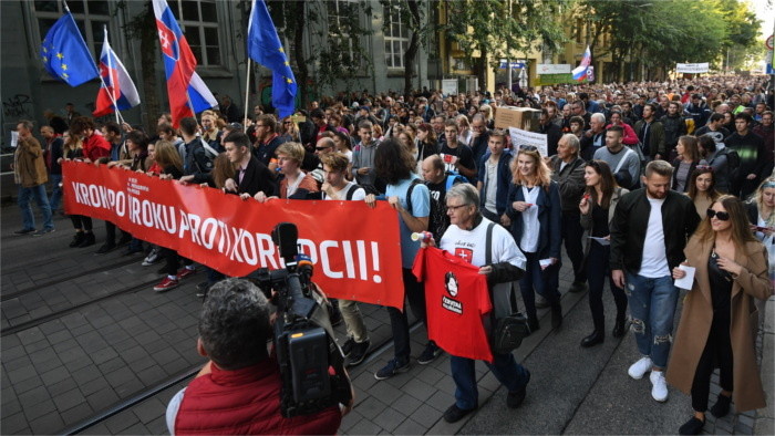 Thousands marched against corruption in Bratislava