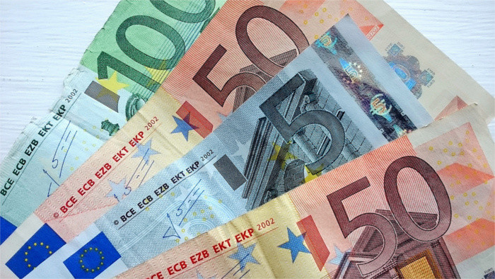 Minimum monthly wage to go up to €480 next year