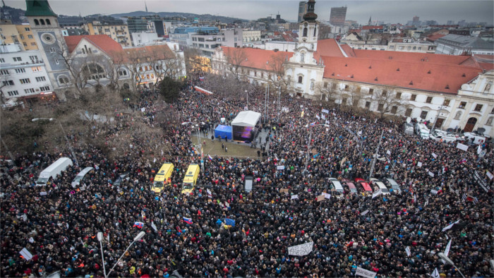 Los organizadores de las protestas “Por una Eslovaquia decente” piden convocar elecciones anticipadas