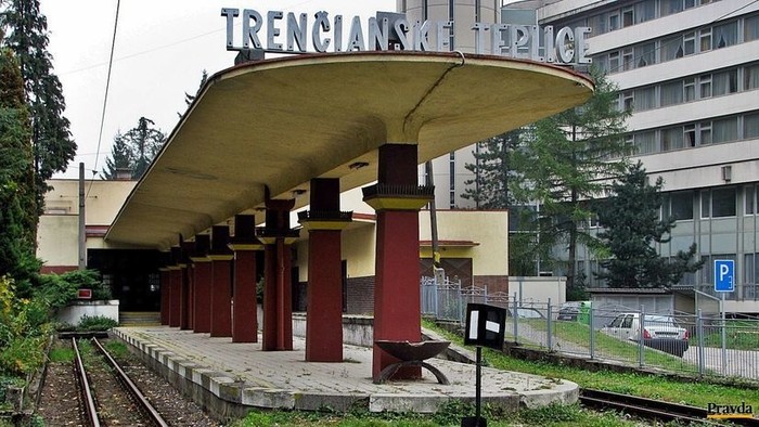 Stanica v Trenčianskych Tepliciach chátra