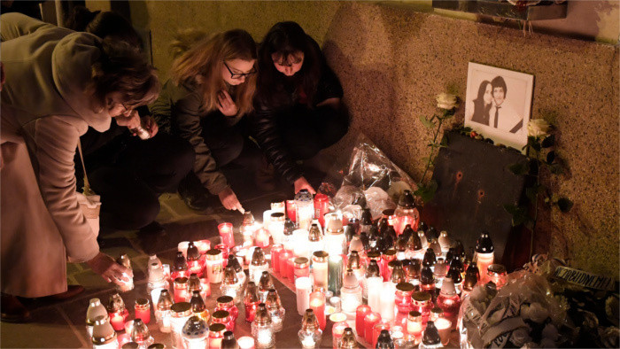 Des diplomates rendent hommage aux jeunes Slovaques assassinés