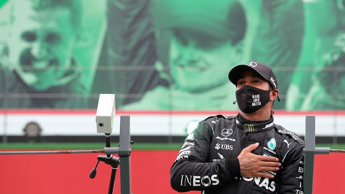 Novým nekorunovaným kráľom Formuly jeden sa stal Lewis Hamilton