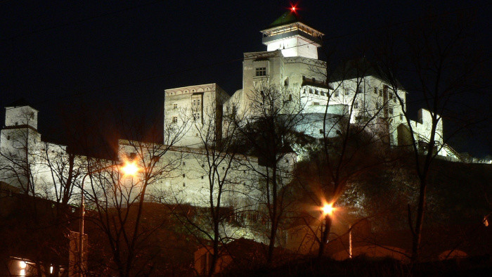 Trenčiansky hrad otvoril južné opevnenie, návštevníkov však prekvapí časť spadnutého múru v hradnom areáli