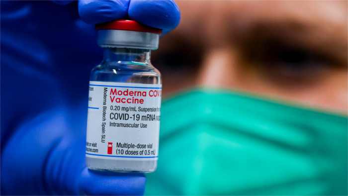 Поступила первая партия вакцин, разработанная компанией Moderna