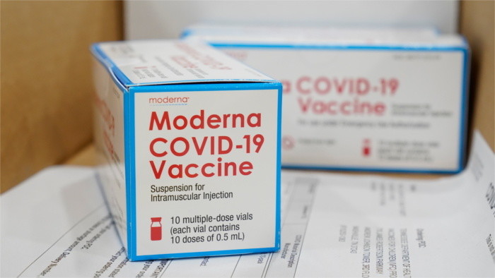 Словакия подарила Чехии вакцины  Moderna